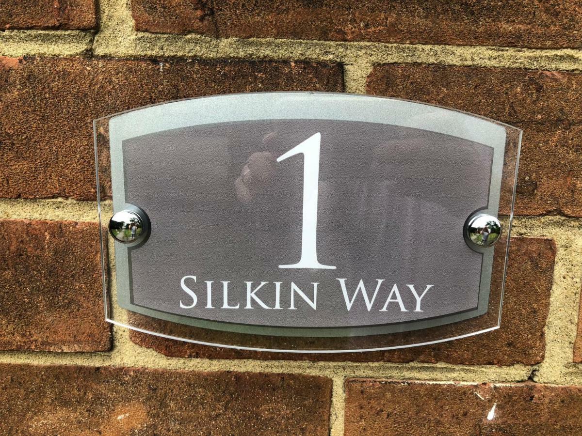 1 Silkin Serviced Accommodation นิวตัน เอย์คลิฟฟ์ ภายนอก รูปภาพ